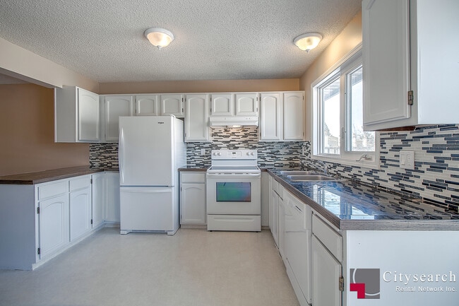Building Photo - 1190-1190 Ranchview Rd NW