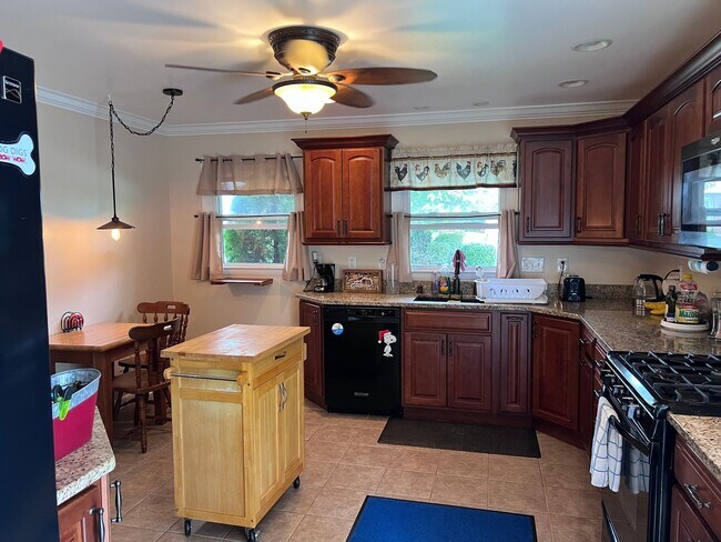 Foto del edificio - Charming 3Bed/3Bath Townhome in Nottingham