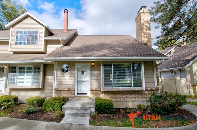 Photo - 687 E Countryside Ct Townhome