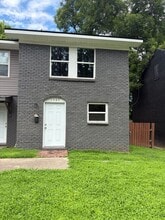 Building Photo - 1303-1305 Mulberry St