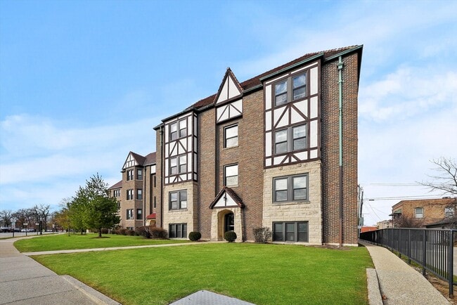 Building Photo - 48 Lawton Rd
