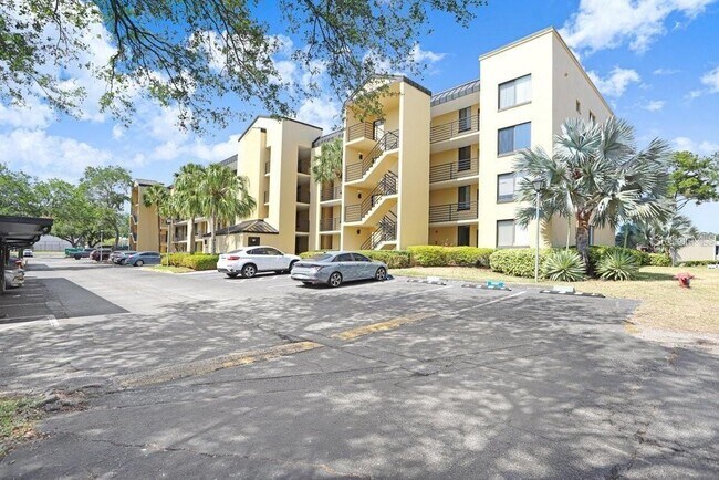 Foto del edificio - 2424 W Tampa Bay Blvd