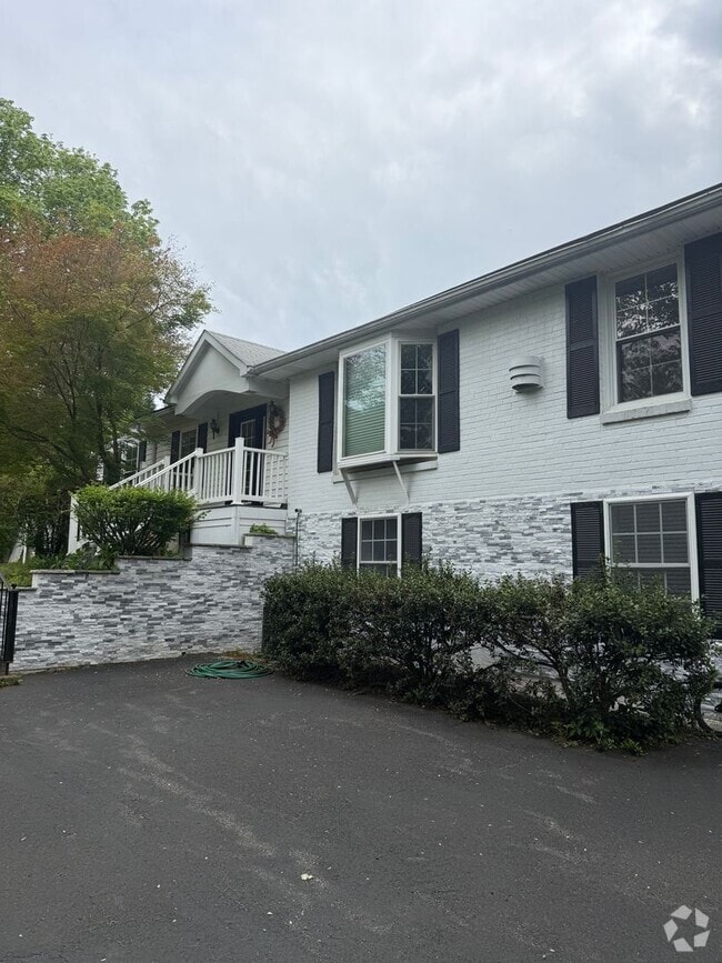 Building Photo - 1377 Wesley Chapel Rd
