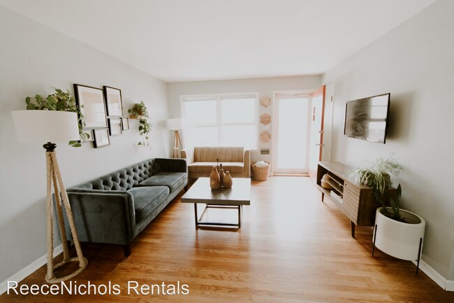 Building Photo - 3 br, 1.5 bath House - 5814 Russell Street