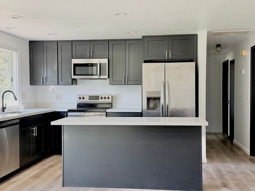 Foto del edificio - Charming 4BR Home with Huge Yard - W/D and Garage