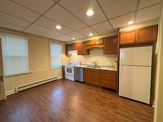 Building Photo - 952 Cherry St