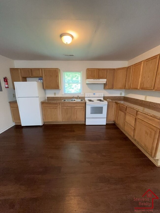 Building Photo - 500 Skyline Dr