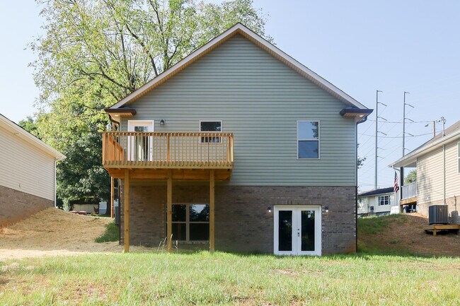 Building Photo - 2410 Textile St
