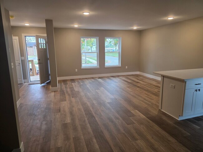 Building Photo - 609 Detroit St