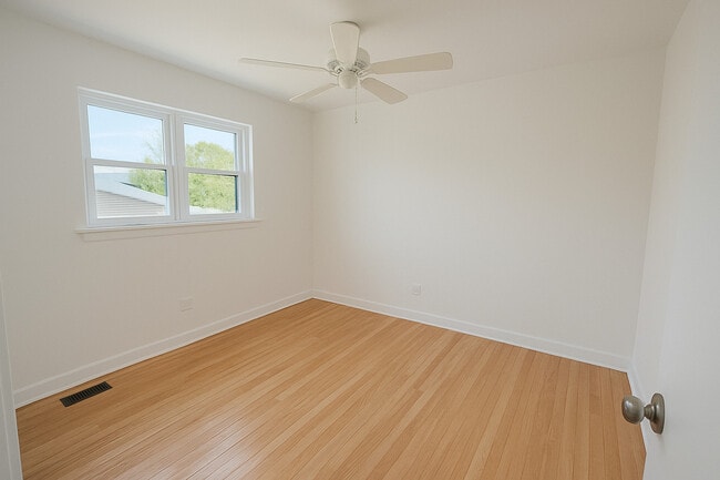 Building Photo - 1215 Balmoral Ave