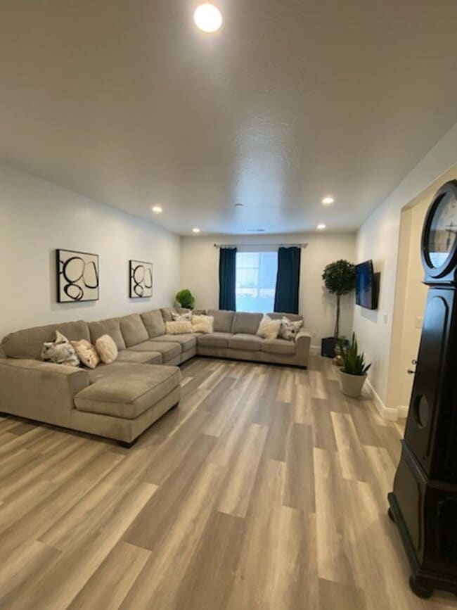 Building Photo - 1138 N Tesoro Aly