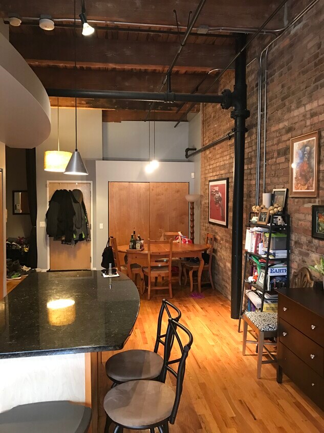 Dining Room - 2300 W Wabansia Ave