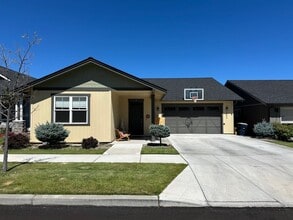 Building Photo - 63853 Hunters Cir