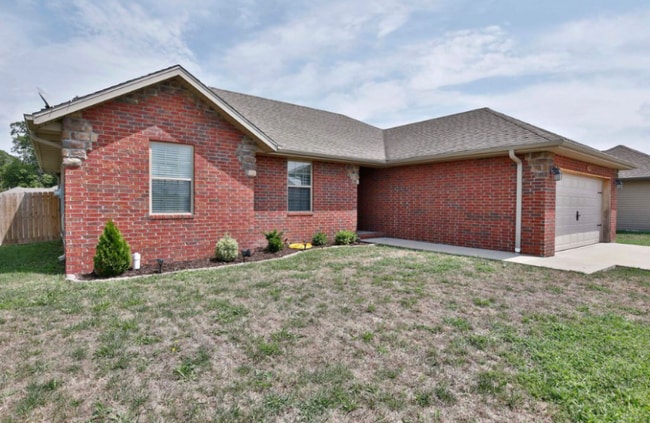 Building Photo - 1230 N Cardinal Ave