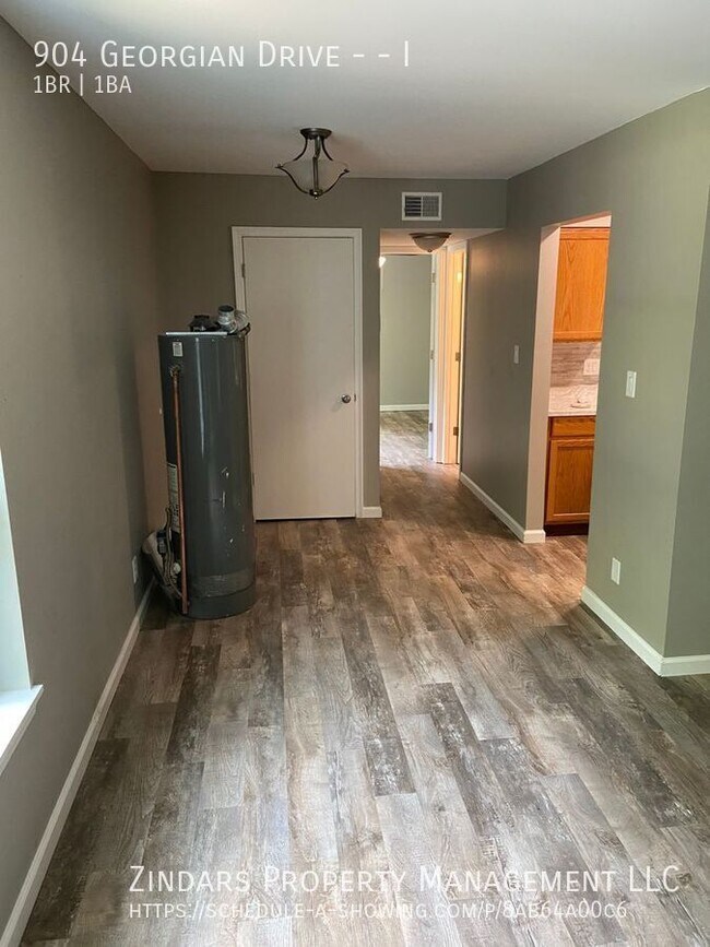 Foto del edificio - 904 Georgian Dr