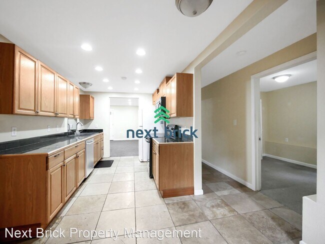 Building Photo - 4 br, 2 bath House - 16623 Benson Rd S Bot...