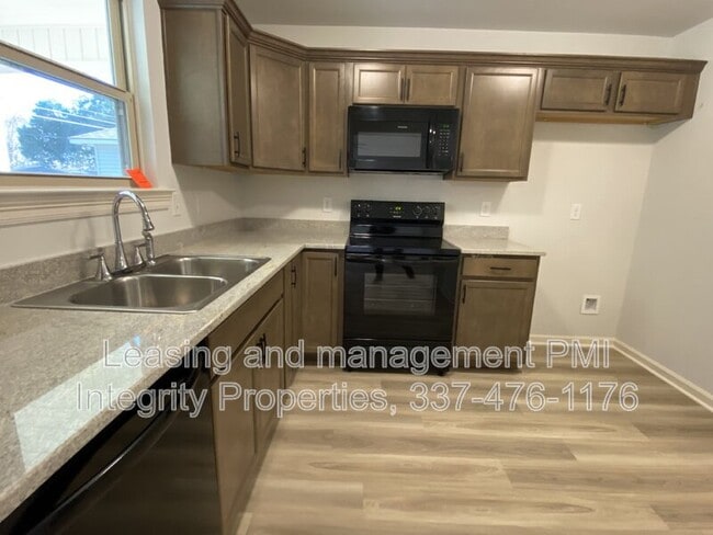 Building Photo - 204 Armstrong Dr