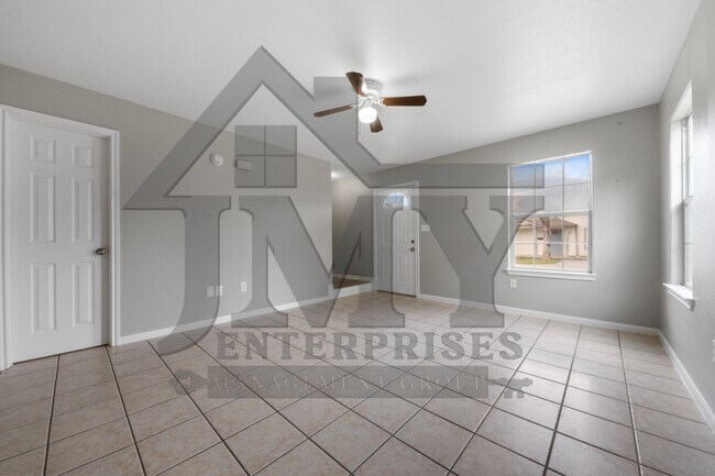 Building Photo - 815 Cravens St