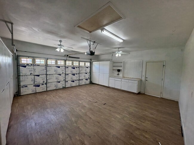 Building Photo - Gorgeous 4 Bedroom in NW Visalia!