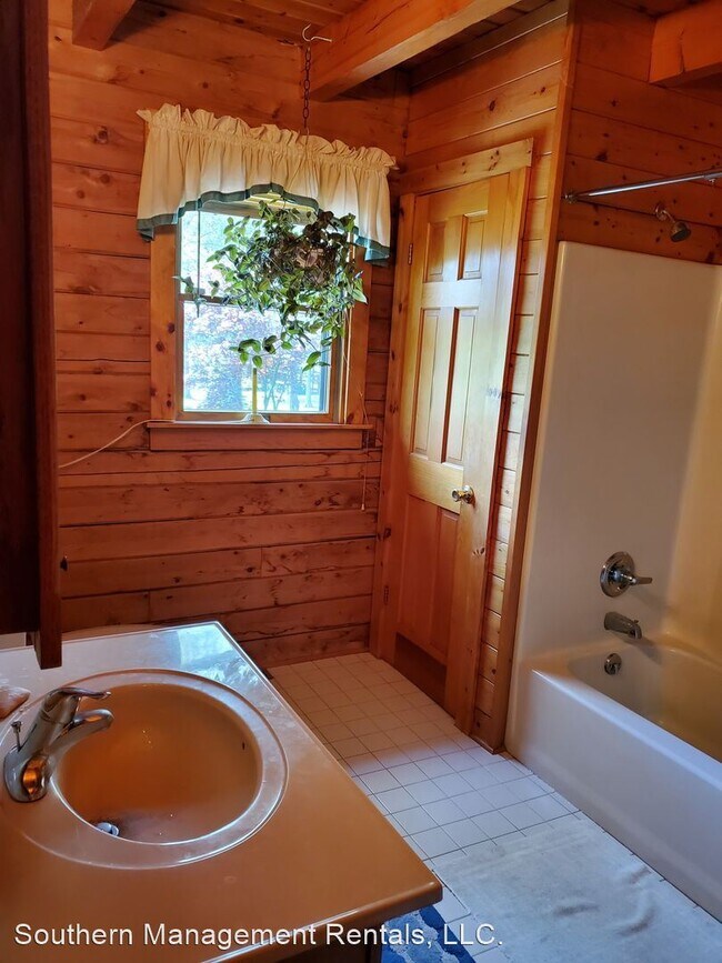 Building Photo - 2 br, 1 bath House - 1863 Seaks Run Road