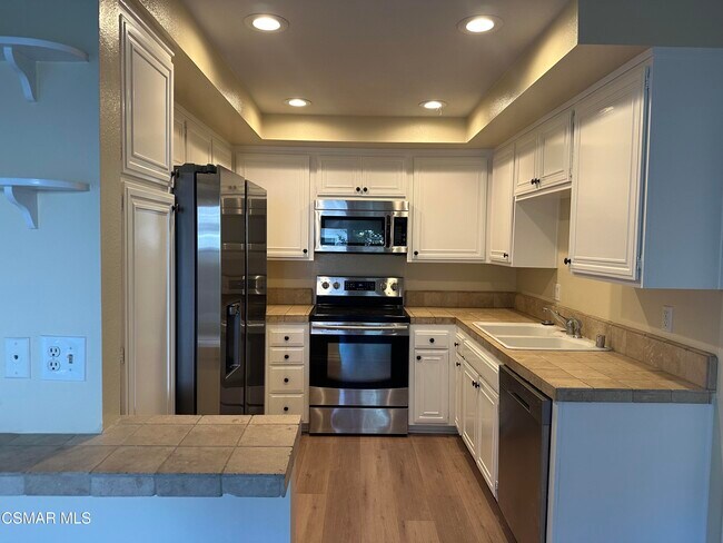 Foto del edificio - 3719 Summershore Ln
