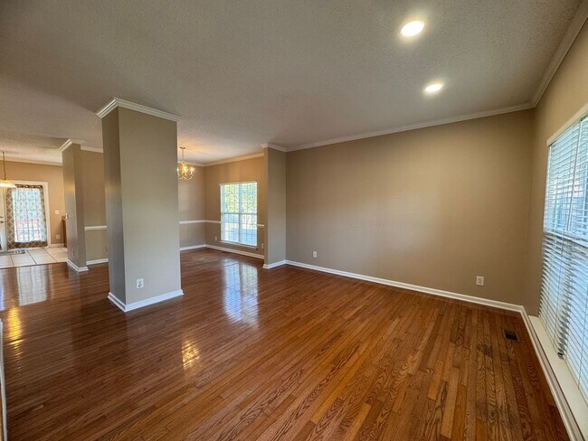 Building Photo - Fabulous 4BR 2.5 Home