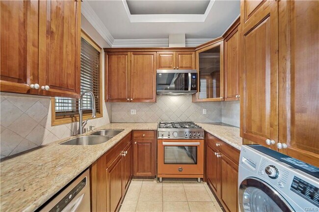 Foto del edificio - 216 N Buena Vista St