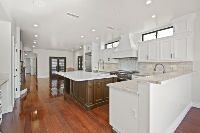 Foto del edificio - Stunning 3 BD | 4BTH With 2 Bonus Rooms
