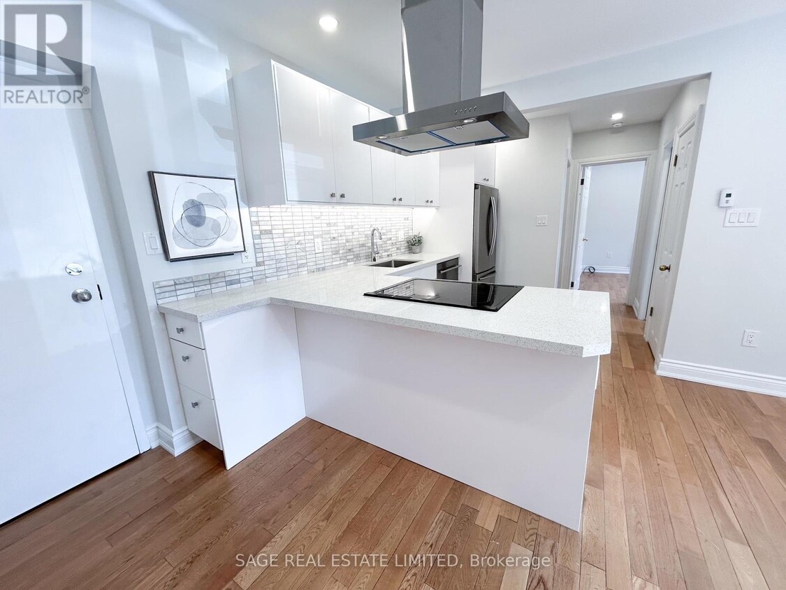 Photo principale - 2109-2109 Bloor St W