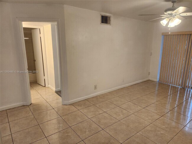 Foto del edificio - 4086 N Pine Island Rd