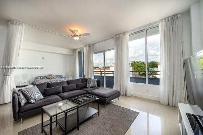 Foto del edificio - 3250 Grand Ave