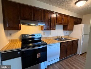 Building Photo - 997 Heather Ridge Dr