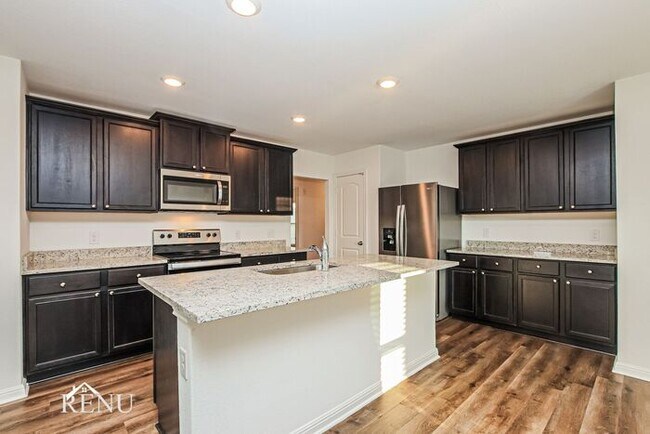 Foto del edificio - Now Available!