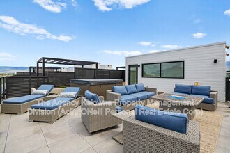 Building Photo - 3389 Lakeshore Rd