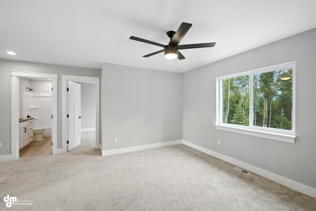 Foto del edificio - Charming & Updated 4BD/2.5BA!