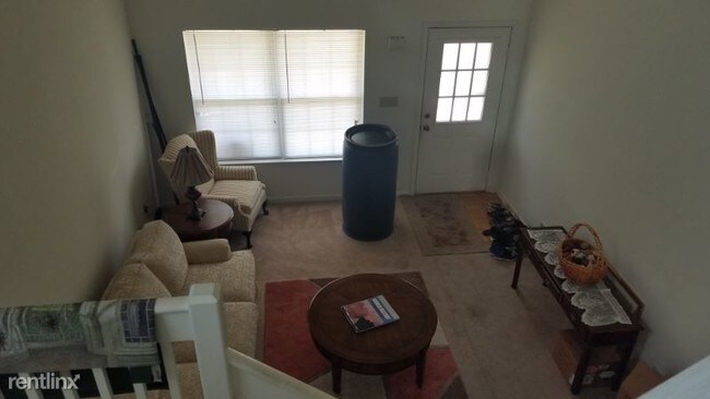Building Photo - 3 br, 3 bath Townhome - 131 Trafalager Dr.