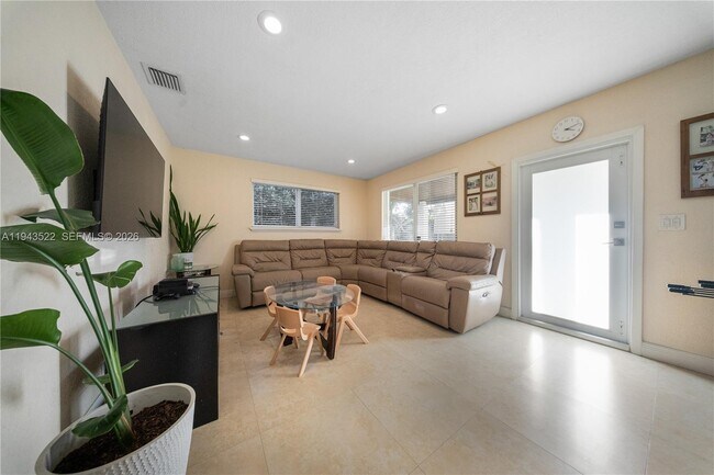 Foto del edificio - 3455 SW 75th Ct