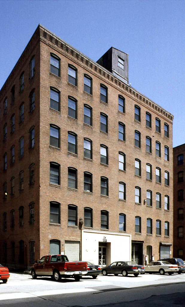 Building Photo - Fort Point Place