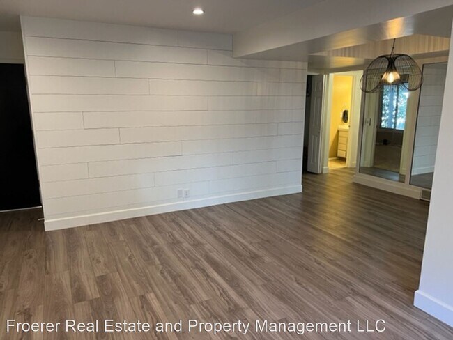 Foto del edificio - 2 br, 2 bath House - 5831 Waterbury Way B