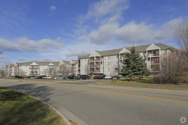 Building - Briar Pond Apartments