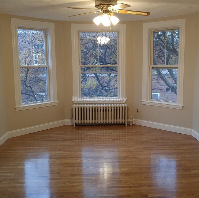 Building Photo - 9 Willoughby St