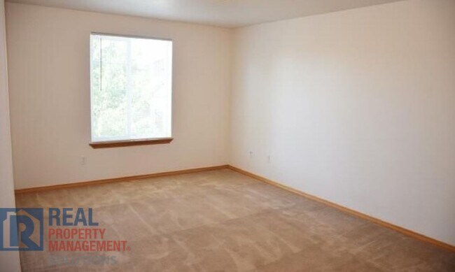 Foto del edificio - 2308 E 3rd St