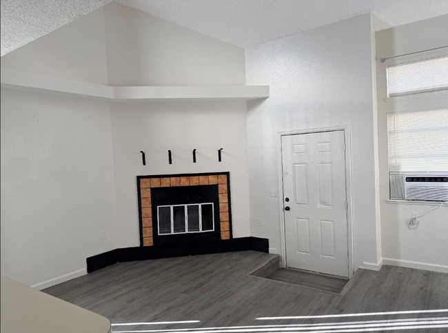 Building Photo - 17132 E Ford Dr