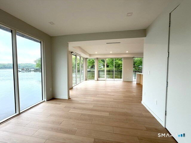 Foto del edificio - 251 Riverside Ave