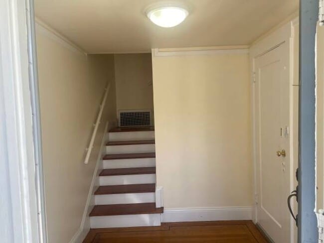 Building Photo - Lovely Exclesior Home with 2 Car Garage Pa...