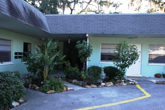 Building Photo - 329 Albert St