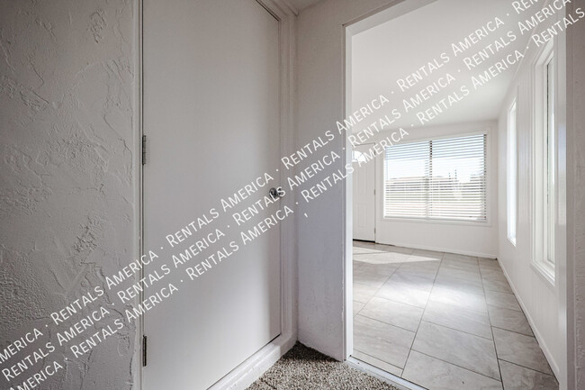 Building Photo - 2BR Townhome on the Golf Course With View ...