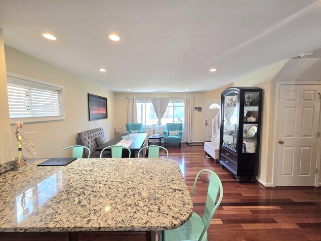 Foto del edificio - 108 N Gladden St