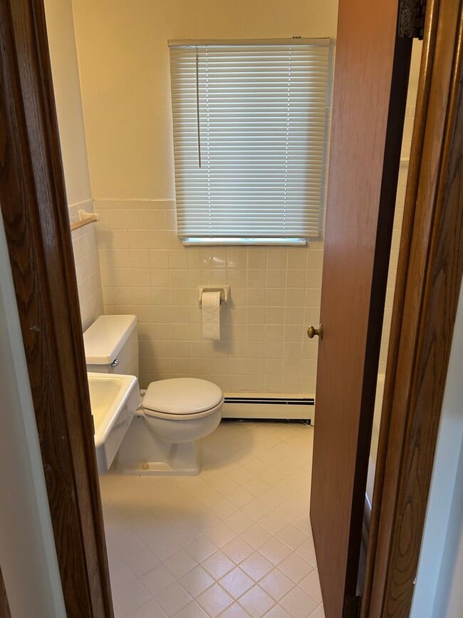 Building Photo - 10621 W Lincoln Ave