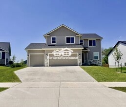 Building Photo - 122 NW Pike Cir